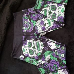 CVG Chaos Skulls Capris XL